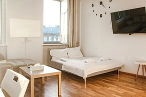 Charming 2BR Apt in Prime Location