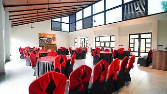 Manjoora Saddles Resorts & Spa
