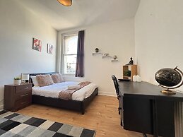 4 Beds-sleeps 8-central-office Space