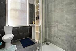 4 Beds-sleeps 8-central-office Space