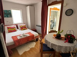 Duga House