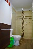 ROBLE COLONIAL