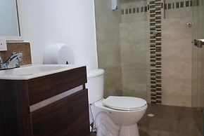 ROBLE COLONIAL