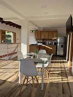 ROBLE COLONIAL