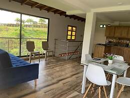 ROBLE COLONIAL