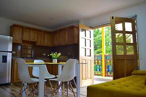 ROBLE COLONIAL