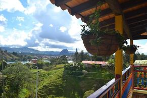 ROBLE COLONIAL