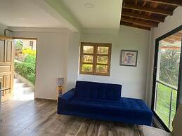 ROBLE COLONIAL