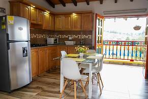ROBLE COLONIAL