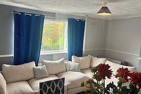 Cozy Cottage Retreat in Tipton