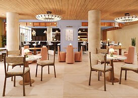 The Code Hosted by AvantStay