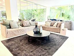 Bolongo 1BR Your Exclusive Oceanfront Escape