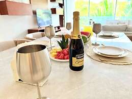 Bolongo 1BR Your Exclusive Oceanfront Escape