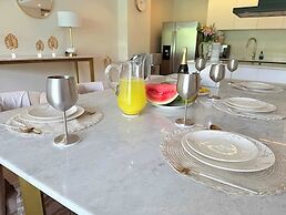 Bolongo 1BR Your Exclusive Oceanfront Escape