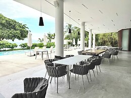 Bolongo 1BR Your Exclusive Oceanfront Escape