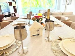 Bolongo 2BR Your Exclusive Oceanfront Escape