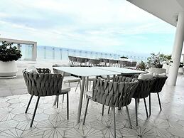 Bolongo 2BR Your Exclusive Oceanfront Escape
