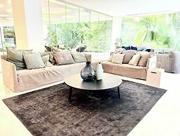 Bolongo 2BR Your Exclusive Oceanfront Escape