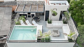 Family Pool and Beach the Perfect Getaway