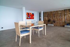 Sea View 2Bed Apt Walk to Beach KBR35