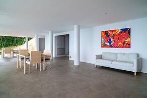 Sea View 2Bed Apt Walk to Beach KBR35