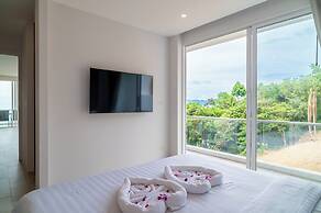Sea View 2Bed Apt Walk to Beach KBR35