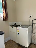 Tropical Hibiscus Caravan Park