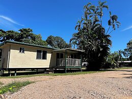 Tropical Hibiscus Caravan Park