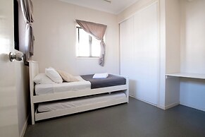 Tropical Hibiscus Caravan Park