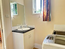 Tropical Hibiscus Caravan Park