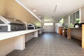 Tropical Hibiscus Caravan Park