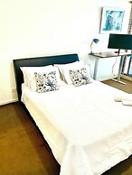 Luxurious Apartment With City Views and Yarra River