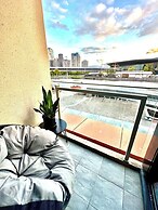 Luxurious Apartment With City Views and Yarra River
