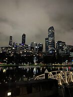 Luxurious Apartment With City Views and Yarra River