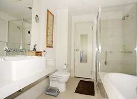 Luxurious Apartment With City Views and Yarra River