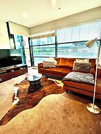 Luxurious Apartment With City Views and Yarra River