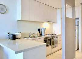 Luxurious Apartment With City Views and Yarra River