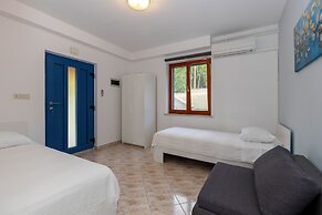 Seaview Pool House Mytilus