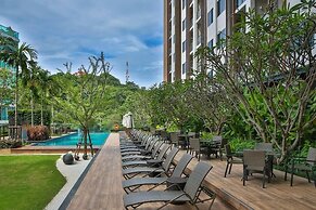 Large High Floor, Best Pool and Awesome Location