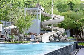 Large High Floor, Best Pool and Awesome Location