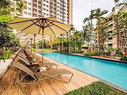 Large High Floor, Best Pool and Awesome Location
