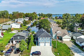 Sleek Getaway on Lake Wawasee w/ Private Dock!