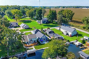 Sleek Getaway on Lake Wawasee w/ Private Dock!