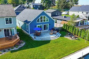 Sleek Getaway on Lake Wawasee w/ Private Dock!