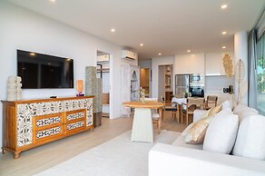 Cozy 2-Bed Apt by the Sea & Beach KBR37