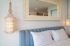 Cozy 2-Bed Apt by the Sea & Beach KBR37
