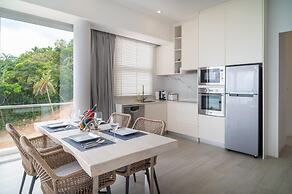 Top Floor 2 Bed Sea View Apartment KBR38