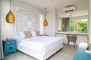 Top Floor 2 Bed Sea View Apartment KBR38