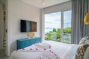 Top Floor 2 Bed Sea View Apartment KBR38