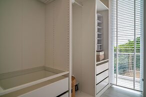 Top Floor 2 Bed Sea View Apartment KBR38